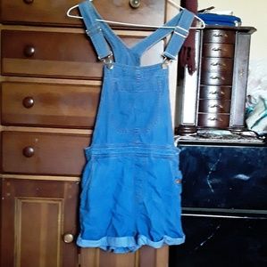 Short overalls, comfy, a lot of pockets